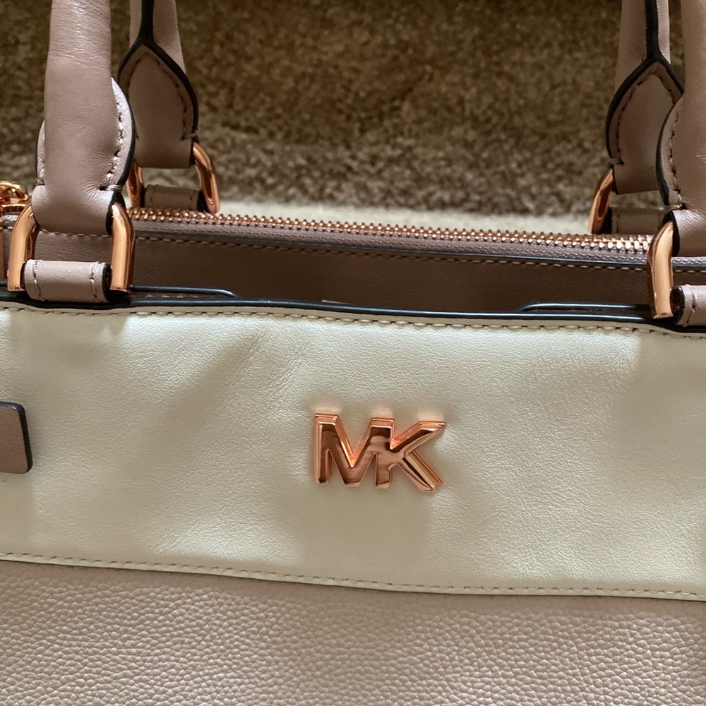 Michael Kors Medium Bag Blush/Rose Gold EUC - Picture 2 of 9
